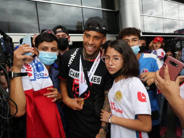 Los campeones de Centroamérica llegaron este jueves a la capital hondureña y fueron recibidos por su afición. Aquí las imágenes.