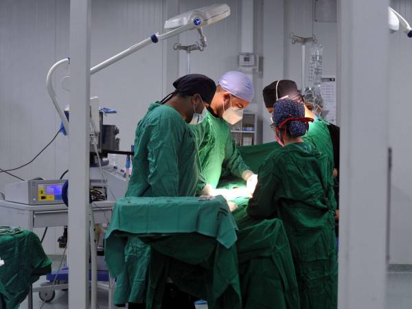 En el Hospital Escuela se realizan cirugías electivas y de emergencia. Algunas no necesitan pasar por el quirófano.