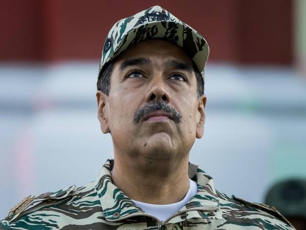 El líder chavista Nicolás Maduro defendió este viernes su investidura presidencial para un tercer sexenio, que asumió con la presencia de solo algunos presidentes de izquierda, pues los demás tenían cosas más importantes que hacer y se excusaron enviando comitivas.