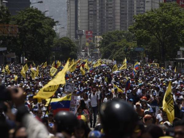 La oposición venezolana sale de nuevo a las calles a protestar en contra del gobierno de Nicolás Maduro. (Fotos: Agencias/AFP)