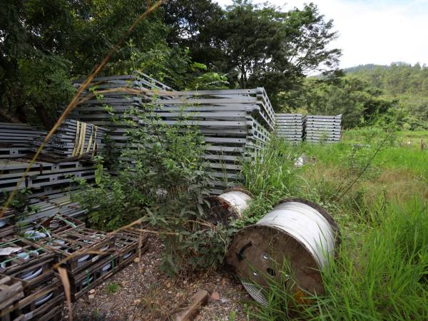 Ya pasaron 30 meses desde que fueron a tirar las estructuras modulares tipo Bailey a un solar