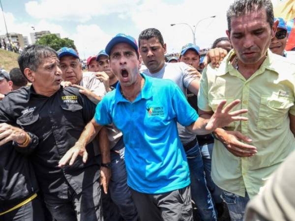 El opositor venezolano Henrique Capriles durante una de sus movilizaciones (Foto: Agencias/AFP)