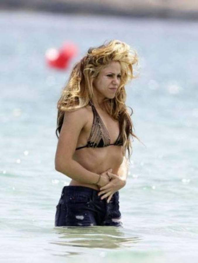 Captan a Shakira durante sus vacaciones luciendo completamente natural