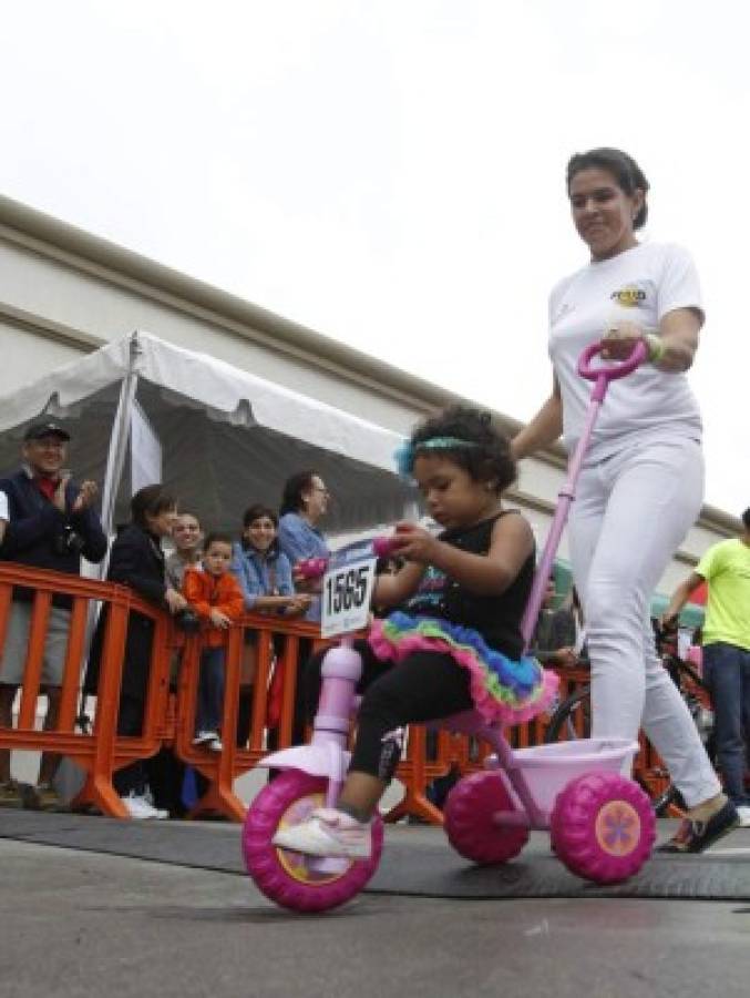 Pasarela deportiva en la Vuelta Ciclística Infantil