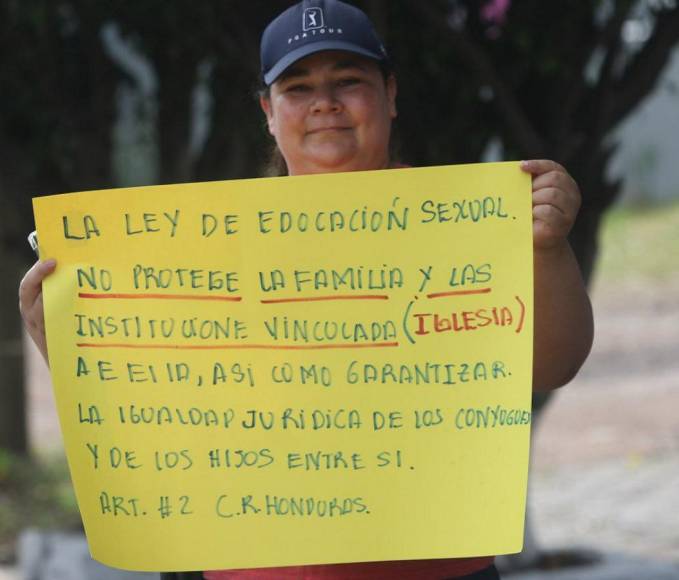 Los mensajes que dejó la masiva marcha en Tegucigalpa “Por nuestros hijos”