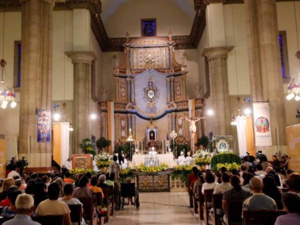 Esta noche se ofreció una misa en acción de gracias por el favor de haber elevado el Santuario de Suyapa a Basílica (Foto:Marvin Salgado).