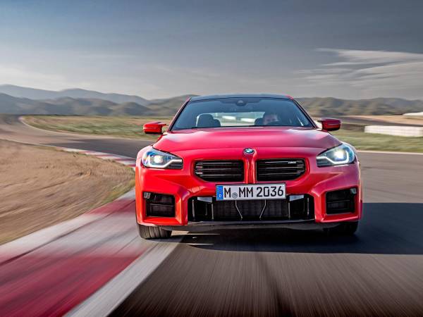 El BMW M2, diseñado por el mexicano José Casas, alcanza una velocidad máxima de 250 km/h.