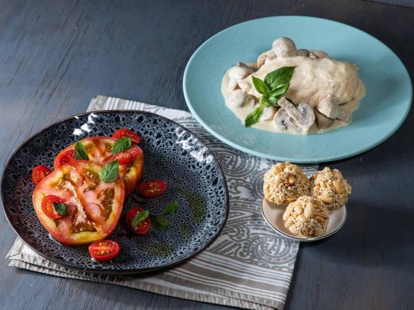 Para obtener una mejor calidad de sueño, opta por comida saludable, liviana y balanceada, especialmente unas horas antes de irte a la cama.