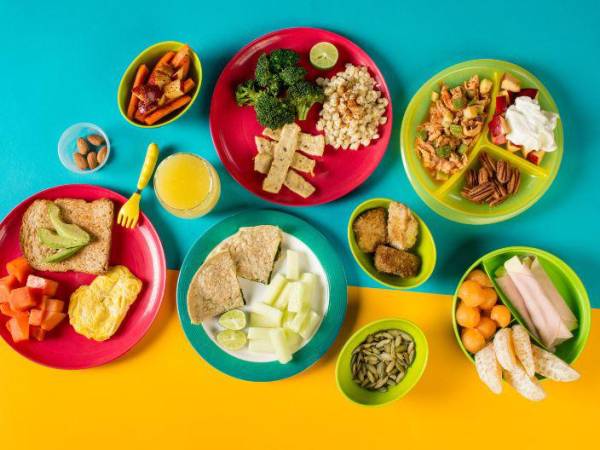 La lonchera puede ser un instrumento para empezar a enseñarles a tus niños los mejores hábitos alimenticios.