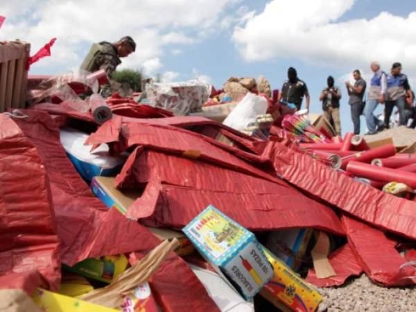 Las autoridades de la Alcaldía del Distrito Central decomisaron grandes cantidades de pólvora (Foto: El Heraldo Honduras / Noticias El Heraldo )