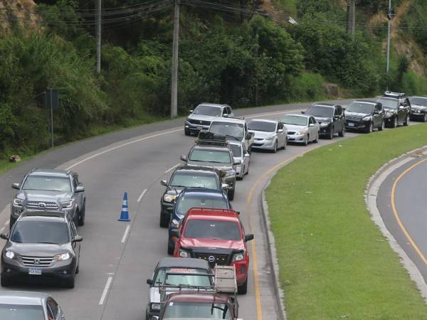 Un importante congestionamiento vial se reporta en la carretera CA-5, a la salida norte de Tegucigalpa, debido al tráfico generado por la movilización masiva de personas durante el Feriado Morazánico 2024.