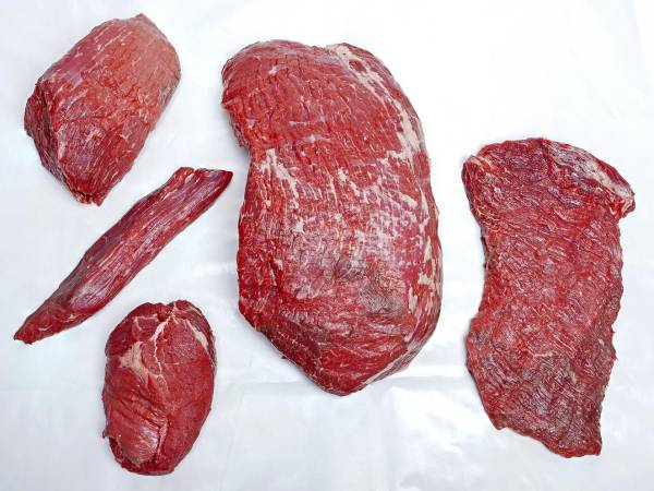 Absolutamente todos los músculos de la bola son buenos candidatos para realizar un curado similar a la bresaola (lonchas finas de carne curada).