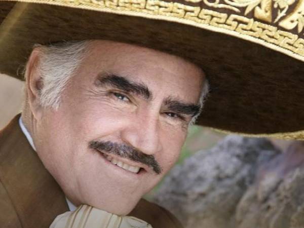 Un 12 de diciembre, hace un año exactamente, México y el mundo del espectáculo se conmovieron con la muerte de Vicente Fernández, ídolo de la música ranchera, quien dejó una gran huella en el mundo de la música ranchera.