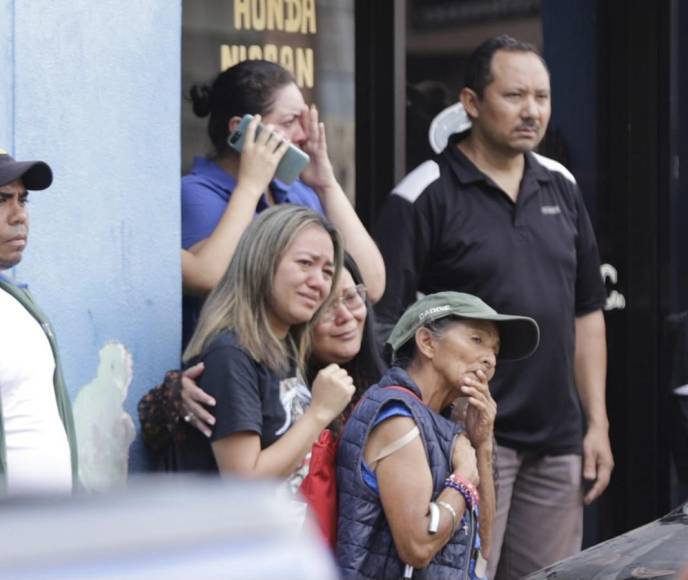 Con lágrimas y pesar llegan familiares a escena donde murió abogado Julio Muñoz y guardaespaldas