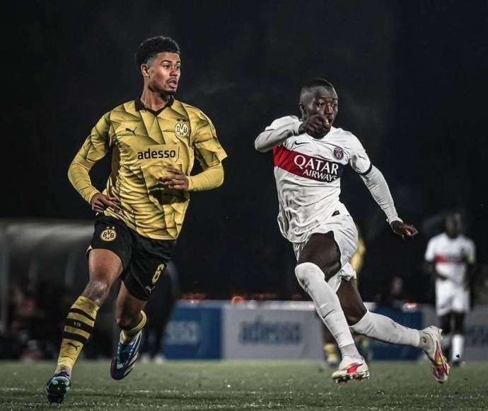 Leonardo Posadas, futbolista del Borussia Dortmund y de Alemania que jugaría con Honduras