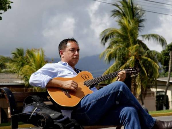 Guillermo justo trabajaba en un disco de canciones hondureñas, clásicos que iba a interpretar a su estilo.