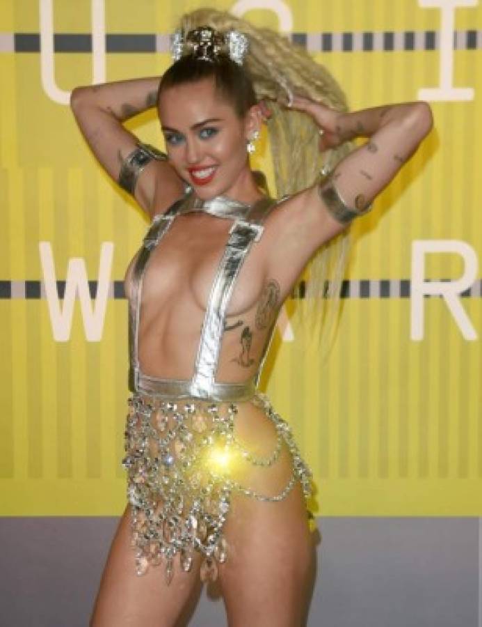 ¡Miley Cyrus dará concierto nudista!