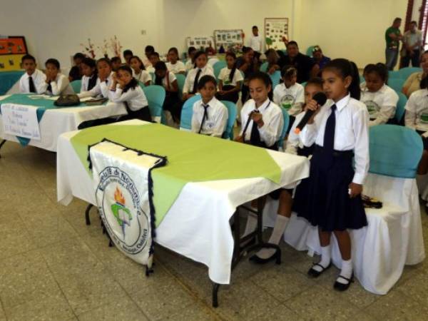 El club ecológico de la Escuela 18 de Noviembre ofreció a los participantes del Congreso Infantil comentarios positivos y recomendaciones a las autoridades locales para preservar la naturaleza.