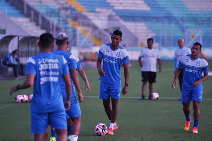 Ambiente fenomenal en el Chelato Uclés para presenciar el Honduras vs Trinidad y Tobago