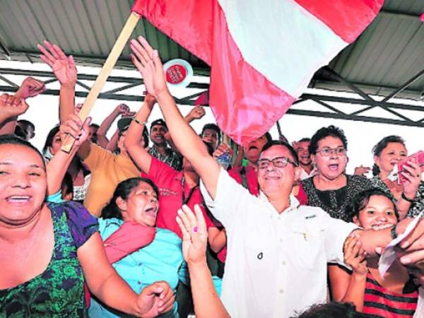 El liberal Leny Flores Suazo ganó la alcaldía de San Luis.