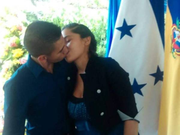 Irradiando felicidad por completar su unión ante las leyes, estos recién casados aseguran que Dios les tiene proyectada una vida juntos.