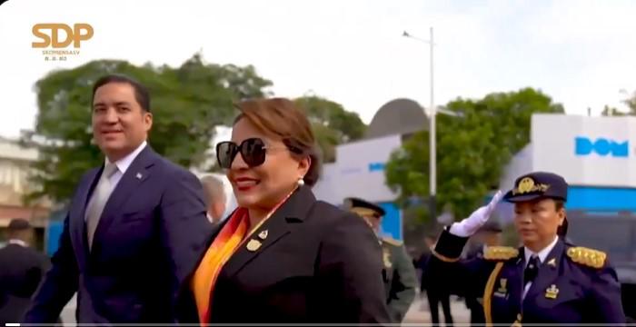 El look que lució la presidenta Xiomara Castro en la investidura de Bukele