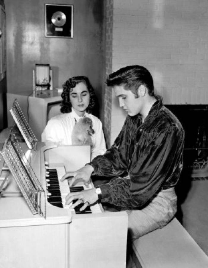 a cuatro décadas de su muerte, Elvis presley sigue siendo el Rey del rock n’ roll