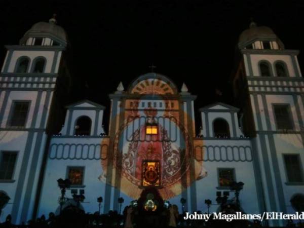 En una hermosa eucaristía, los feligreses rindieron homenajes a la Virgen de Suyapa por tener 270 años de cuidar de su pueblo en Honduras.