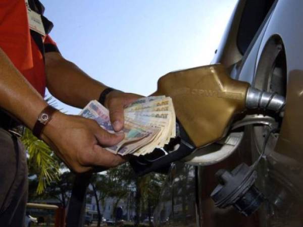 La Comisión Administradora del Petróleo autorizó pírricas rebajas en el mercado hondureño. Foto EL HERALDO.