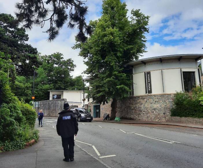 Le dieron alojamiento y los mató: hallan restos de pareja en maleta en puente de Londres