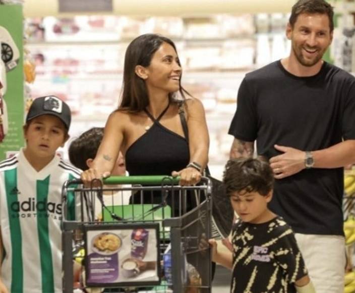 Messi es captado de compras en un supermercado de Miami