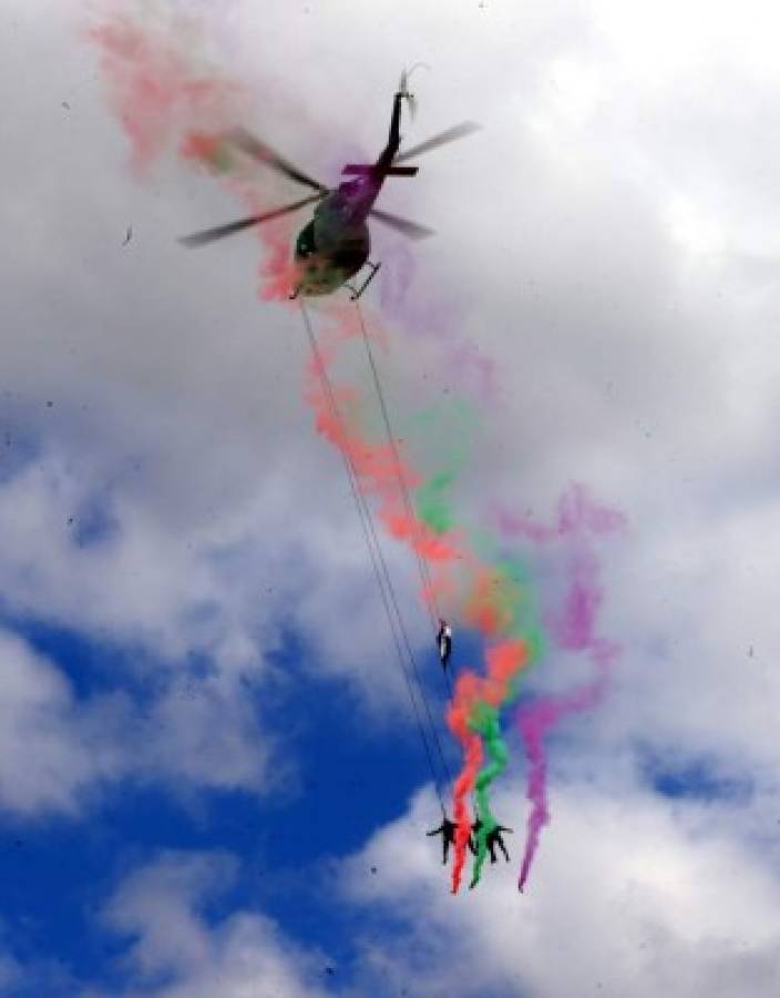 Espectáculo militar puso a vibrar el estadio