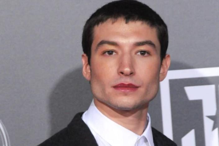 Las curiosidades de Ezra Miller, el actor que da vida a Flash