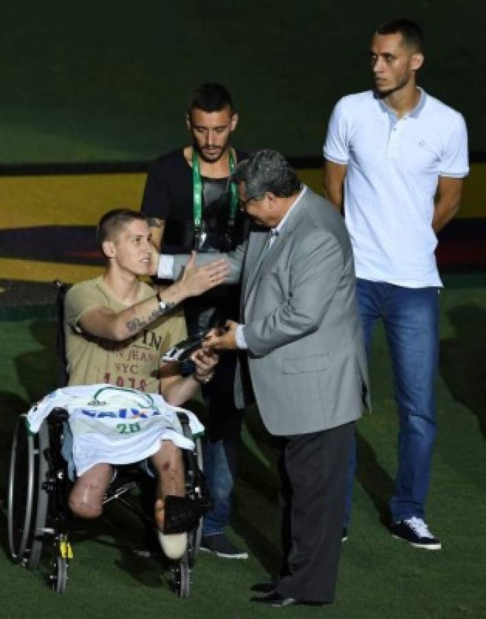 Emotivo homenaje al Chapecoense en amistoso Brasil-Colombia  