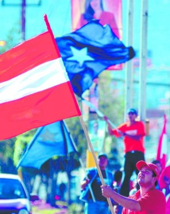 es ambiente elecciones12. Ambiente en calle antes de las elecciones generales, banderas del partido liberal y nacional, Tegucigalpa 19 Noviembre 2005