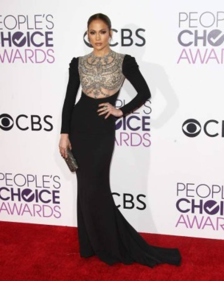 Jennifer López se roba las miradas en los People’s Choice Awards 2017