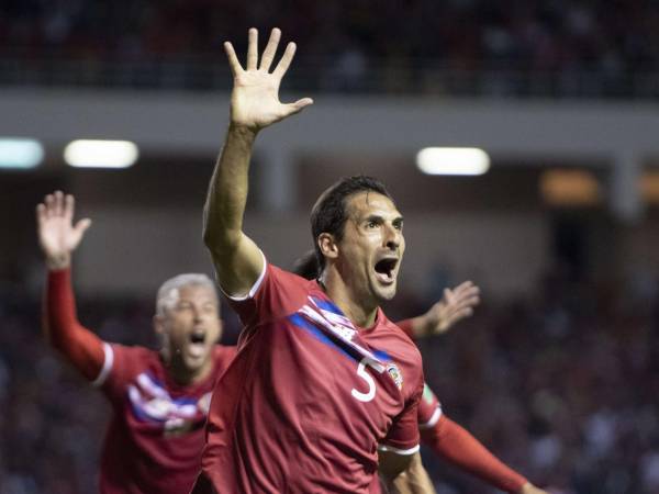 “Nos hubiera encantado salir campeones de los dos torneos. Ya tenemos uno en disputa y es lo que tenemos que hacer y los objetivos de este equipo siempre se plantean así”, sentenció.