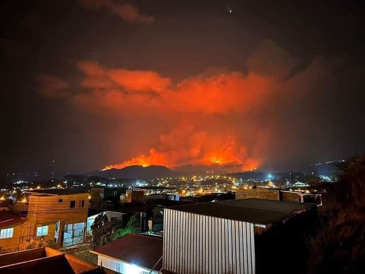 Arde La Tigra: impactantes imágenes del incendio forestal de gran magnitud