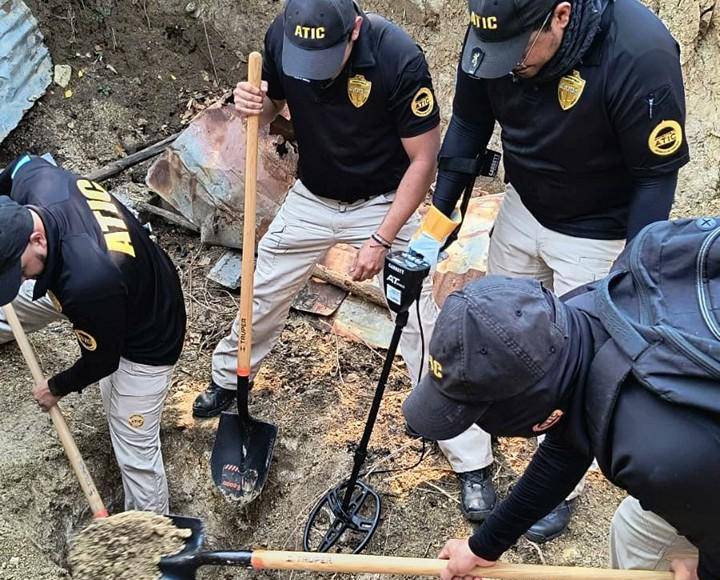 Hallan dos osamentas más en cementerio clandestino en Lomas del Carmen