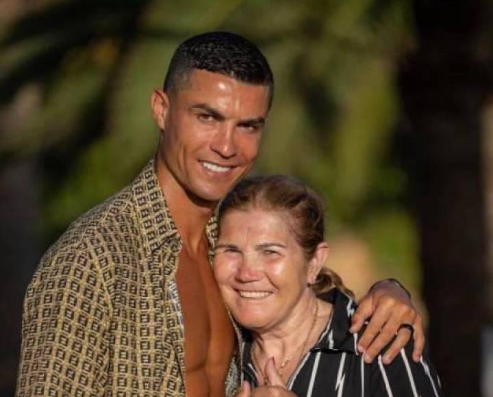 Madre de Cristiano Ronaldo ‘responde’ a los rumores sobre su relación con Georgina