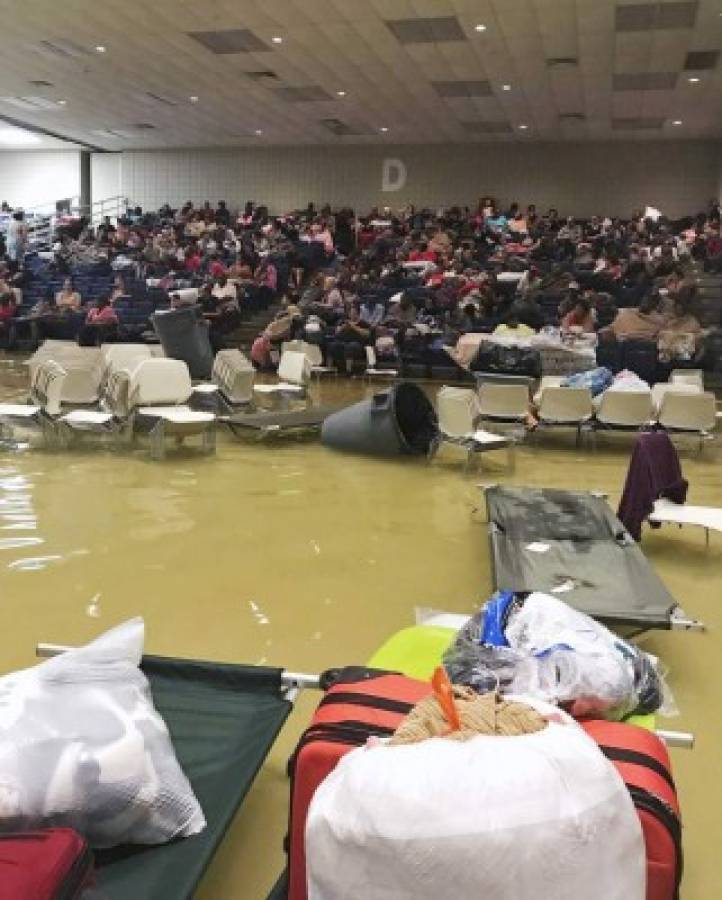 Se inunda albergue en Houston, Texas