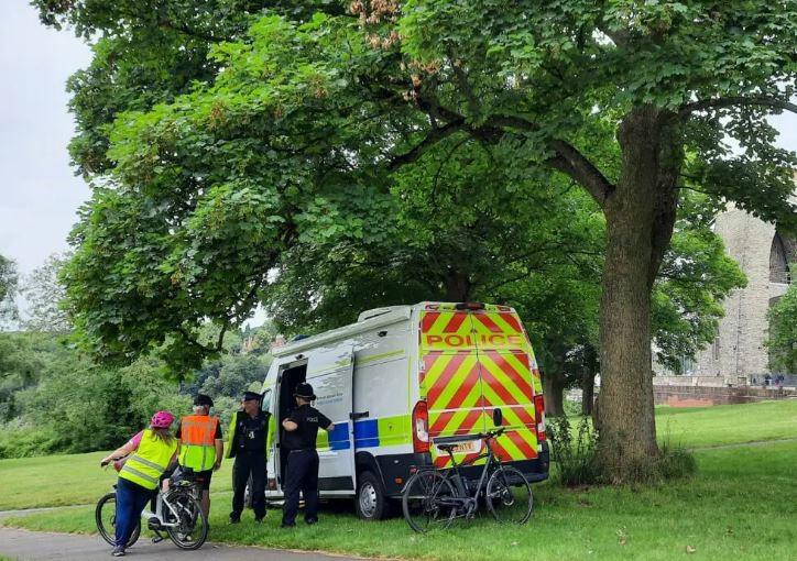 Le dieron alojamiento y los mató: hallan restos de pareja en maleta en puente de Londres