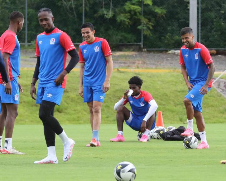 Olimpia estrena uniforme, confirman lesionado y legionario se queda entrenando