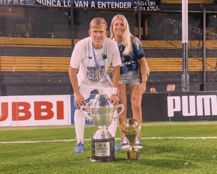 Descubren a futbolista que enamoraba la novia de su compañero y club lo despide