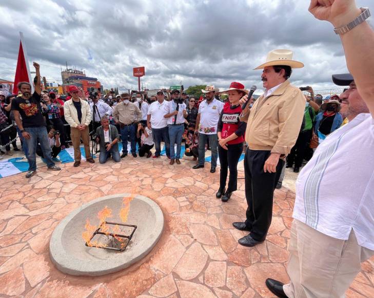 Así fue la inauguración de la Plaza Isy Obed, muerto en golpe de Estado en Honduras