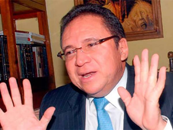 Imagen del asesor presidencial Enrique Flores Lanza.