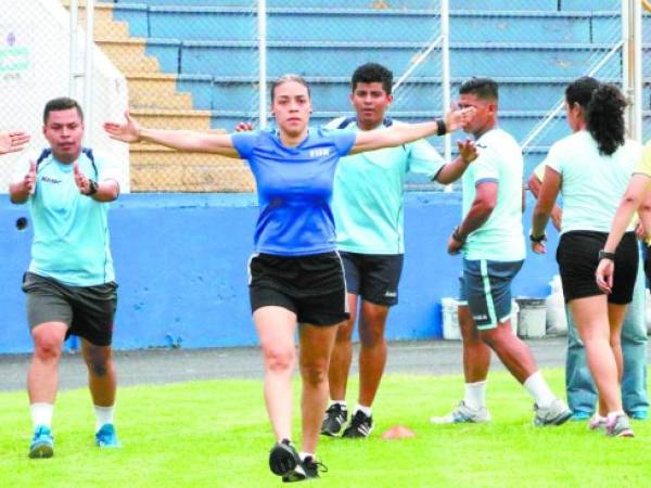 Melissa Borjas Pastrana llega todos los días al Estadio Nacional para realizar diversos trabajos.