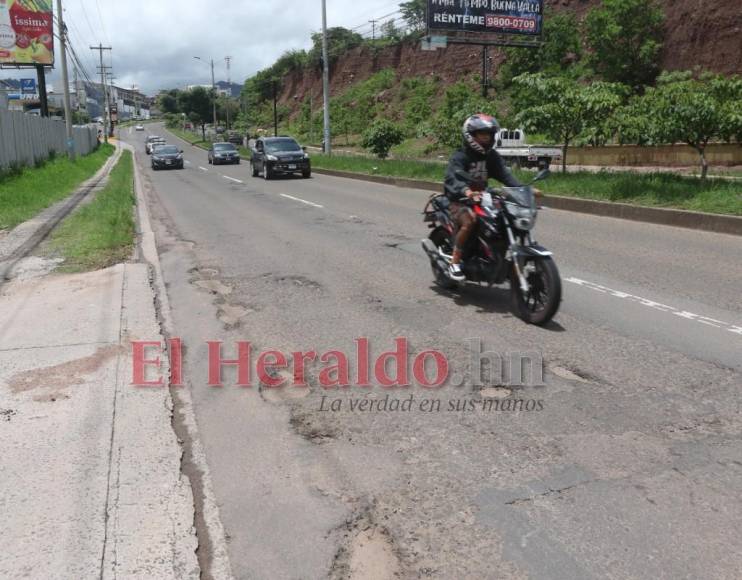 Los baches del anillo periférico, una pesadilla para los capitalinos (Fotos)