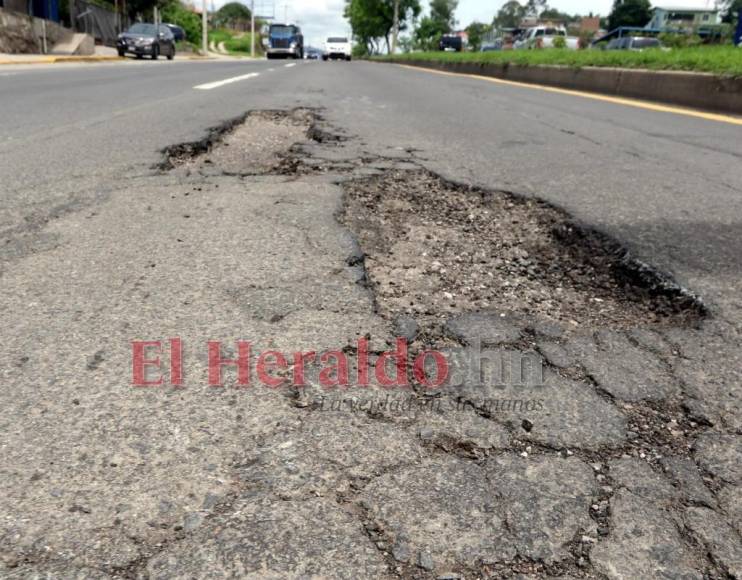 Los baches del anillo periférico, una pesadilla para los capitalinos (Fotos)