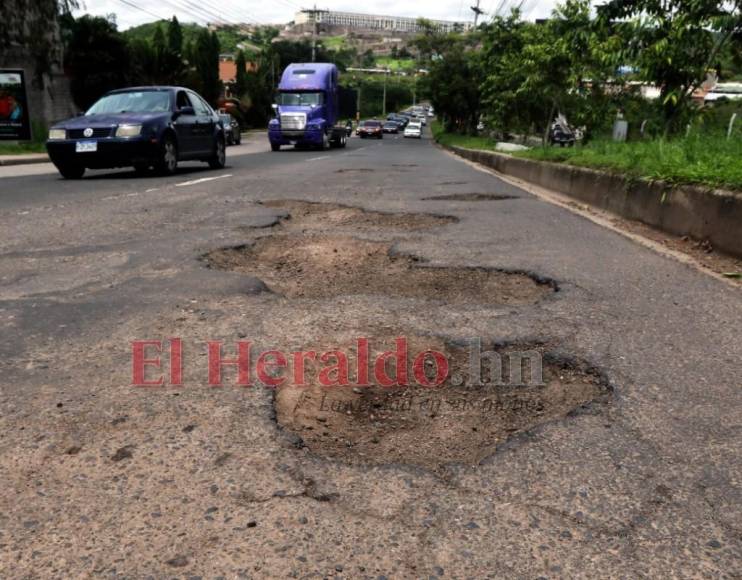 Los baches del anillo periférico, una pesadilla para los capitalinos (Fotos)